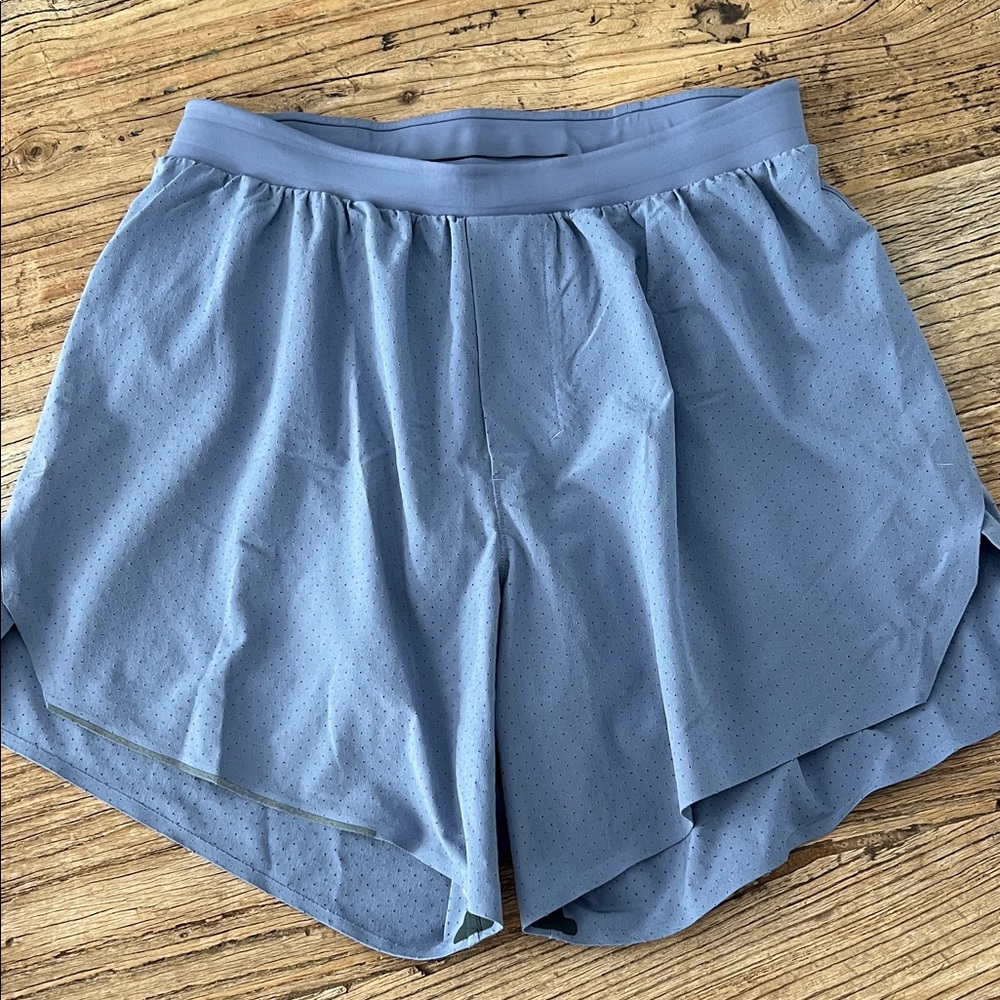 Men's Lululemon athletic shorts Gray/blue. With liner